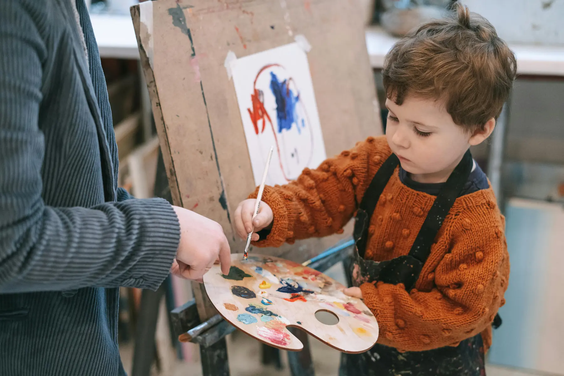 A pupil painting at an easel in an art lesson at St John's Priory